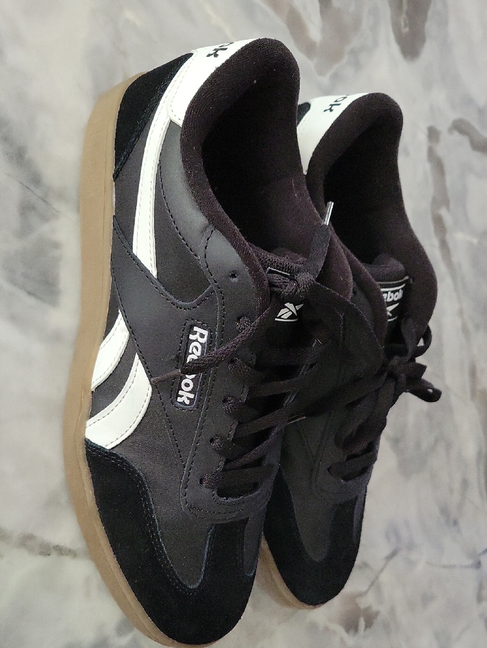 NWOT,mens 9.5,Reebok Black & White Low-Top Sneakers with Gum Sole